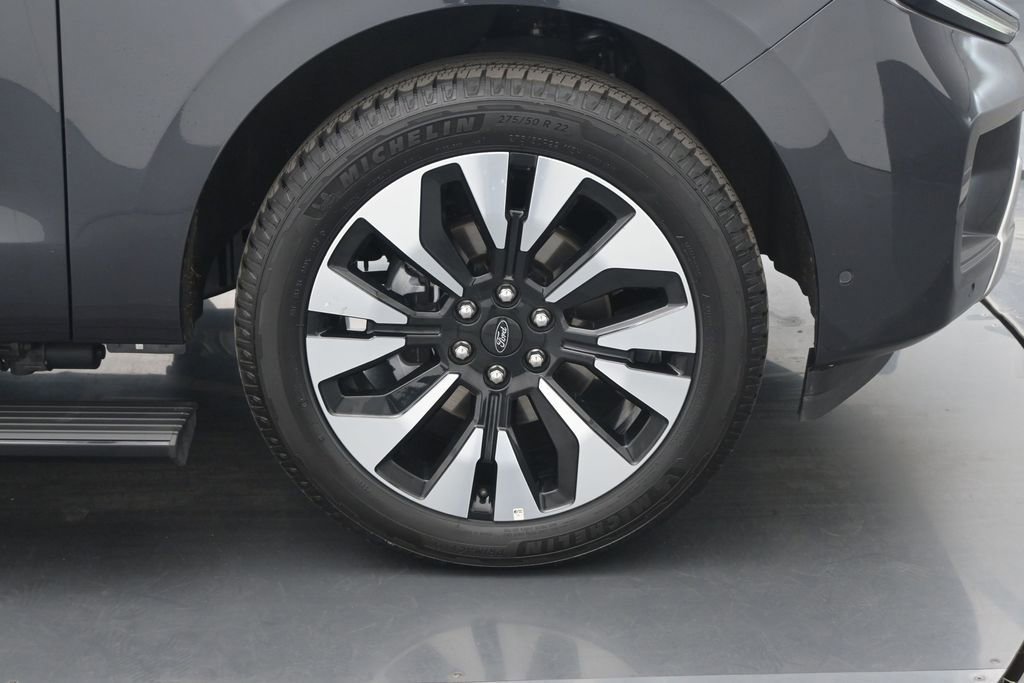 Certified 2025 Ford Expedition Platinum w/ Driver's Package AWD/4WD image 28