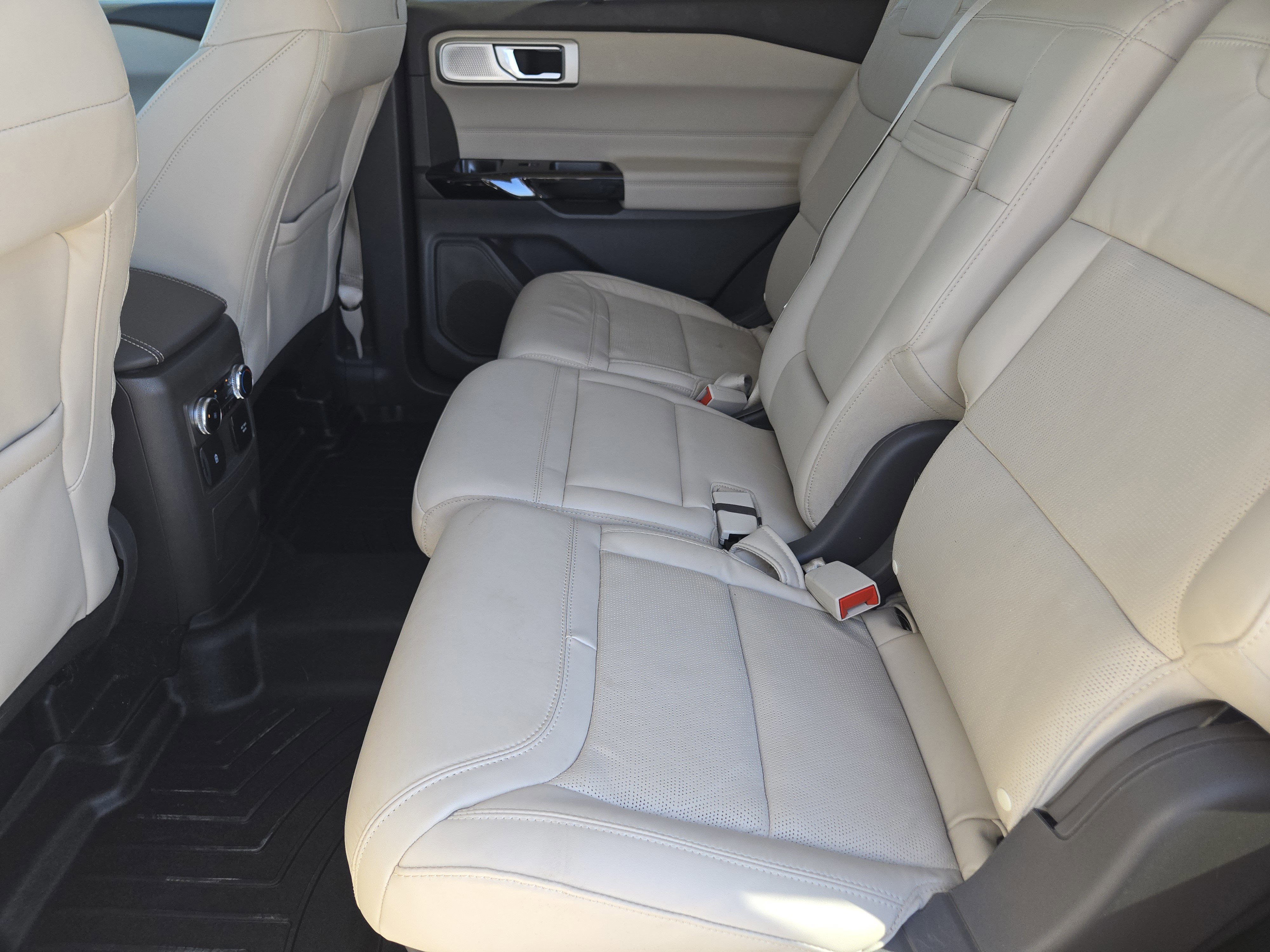 Certified 2023 Ford Explorer Platinum w/ Technology Package image 30