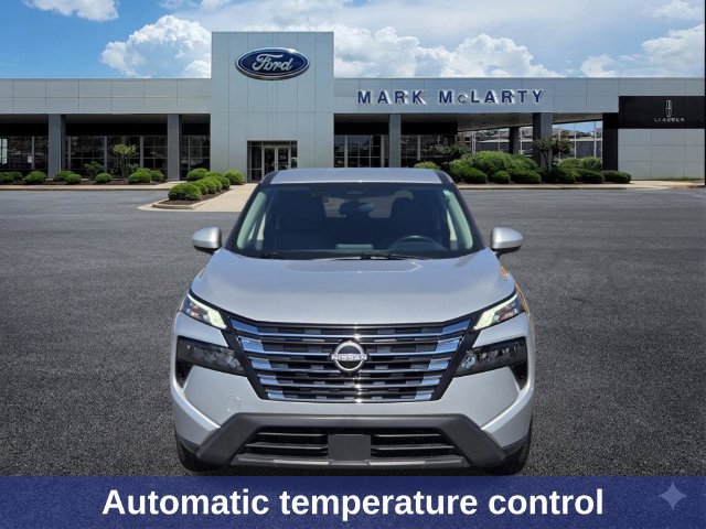 Used 2025 Nissan Rogue SV AWD/4WD image 9