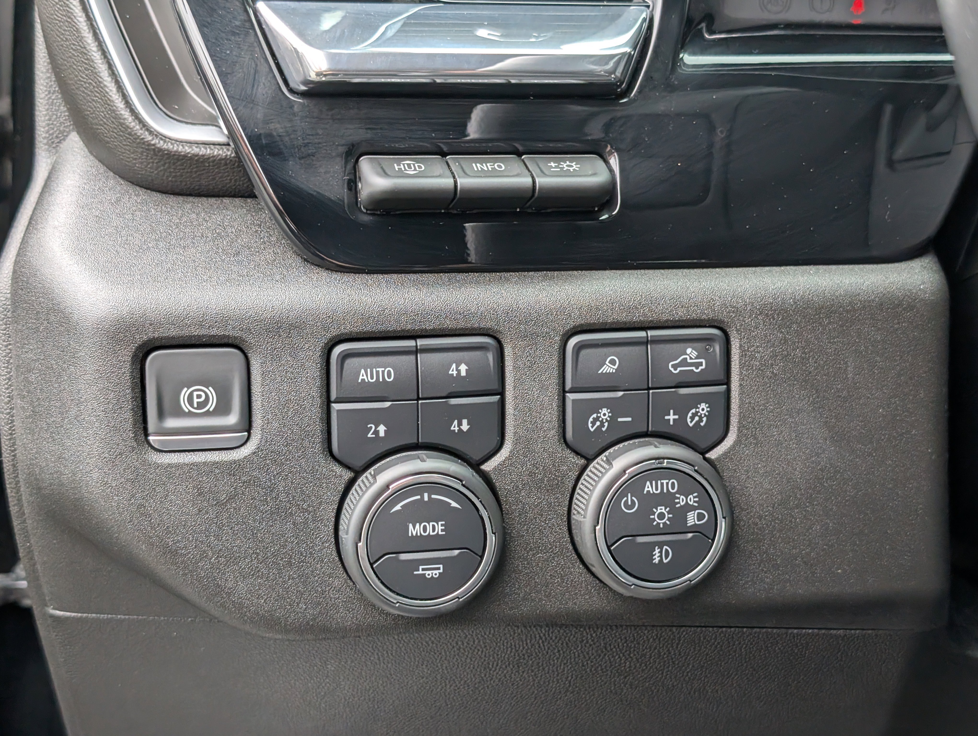 Used 2024 Chevrolet Silverado 2500 LTZ w/ LTZ Plus Package AWD/4WD image 19