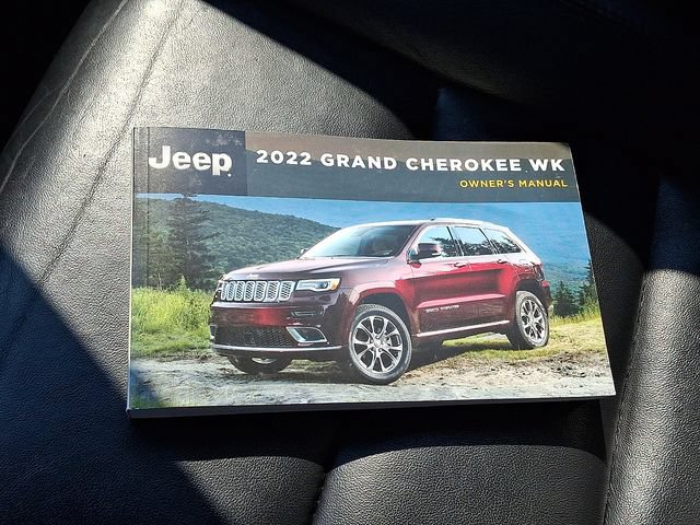 Used 2022 Jeep Grand Cherokee Limited AWD/4WD image 25