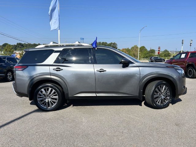 Used 2024 Nissan Pathfinder SL w/ SL Premium Package FWD image 2