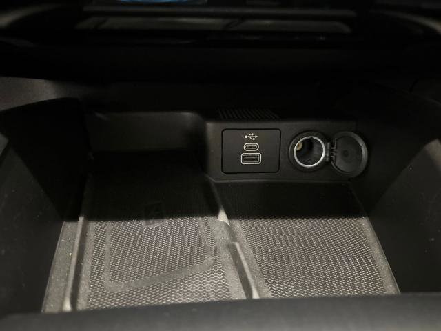 Certified 2025 Ford Escape SE w/ PHEV Premium Package image 29