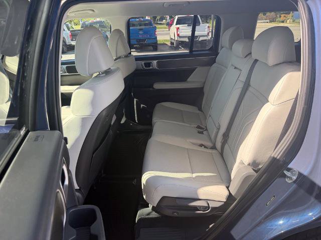 Used 2025 Hyundai Santa Fe SEL AWD/4WD image 13