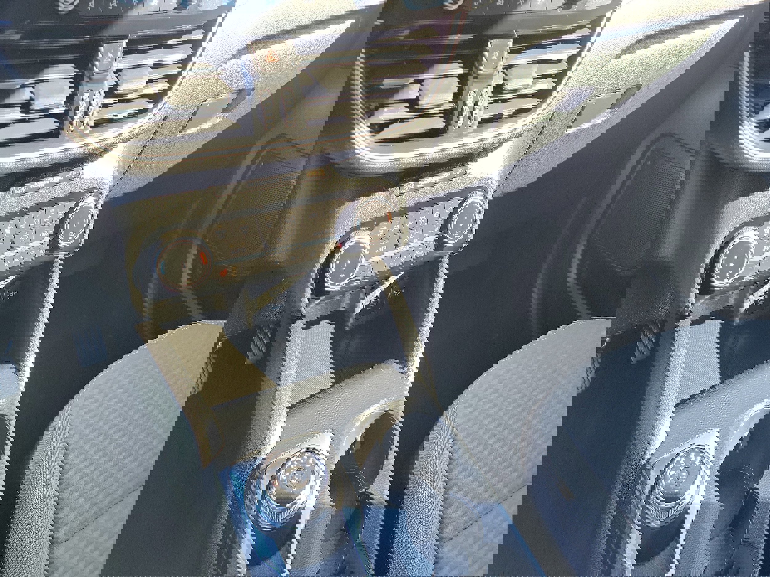 Certified 2022 Ford Escape SE w/ SE Sport Appearance Package image 34