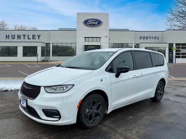 Used 2024 Chrysler Pacifica Limited