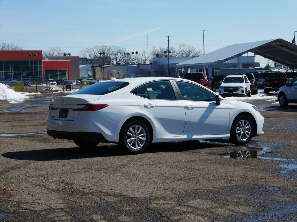 Used 2025 Toyota Camry LE image 3