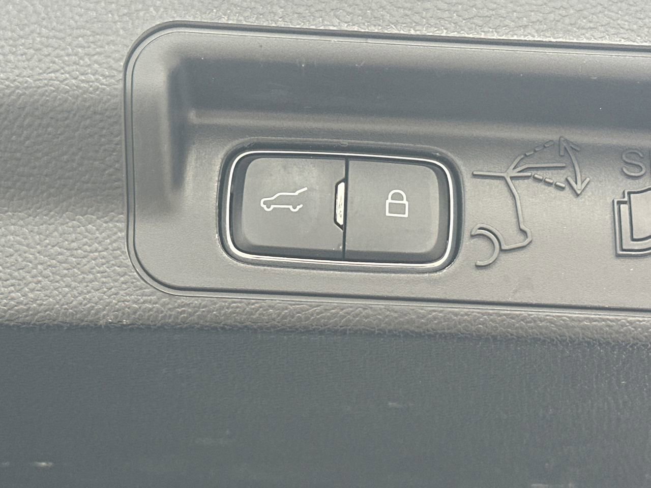 Certified 2022 Ford Explorer XLT w/ Equipment Group 202A image 21