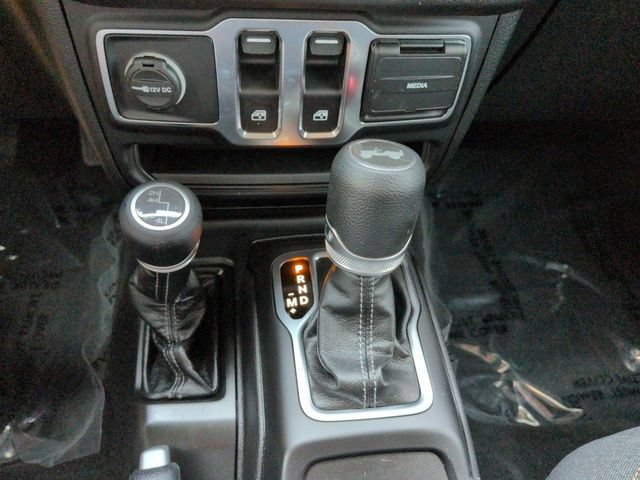 Used 2025 Jeep Wrangler Sport AWD/4WD image 18
