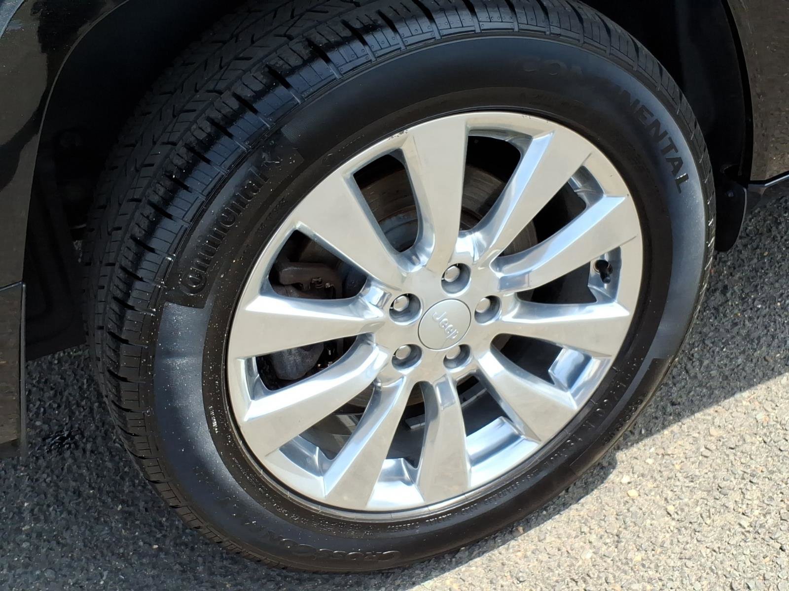 Used 2018 Jeep Cherokee Overland w/ Technology Group AWD/4WD image 7