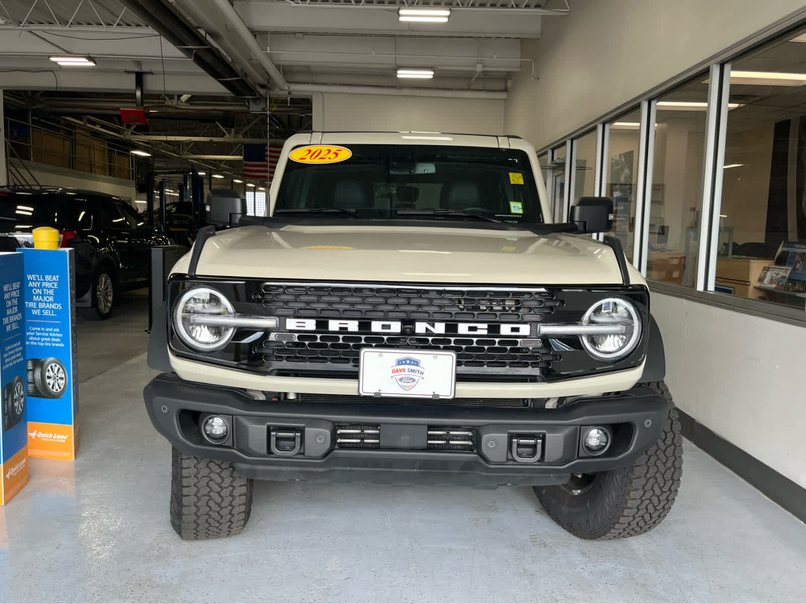 Certified 2025 Ford Bronco Badlands AWD/4WD image 3