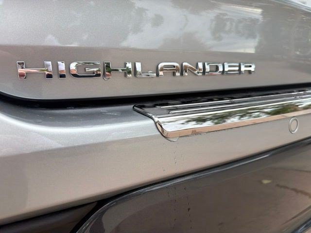 Used 2024 Toyota Highlander Limited AWD/4WD image 12