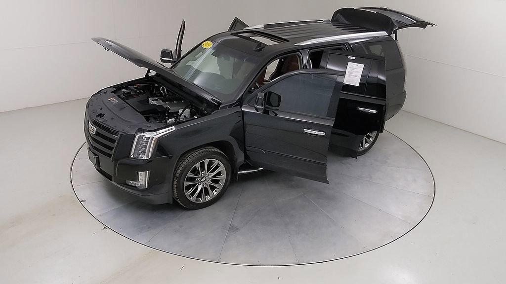 Used 2019 Cadillac Escalade Premium Luxury w/ Escalade Sport Edition AWD/4WD image 58