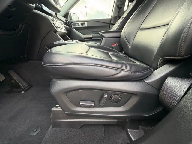 Certified 2021 Ford Explorer XLT w/ Equipment Group 202A image 9