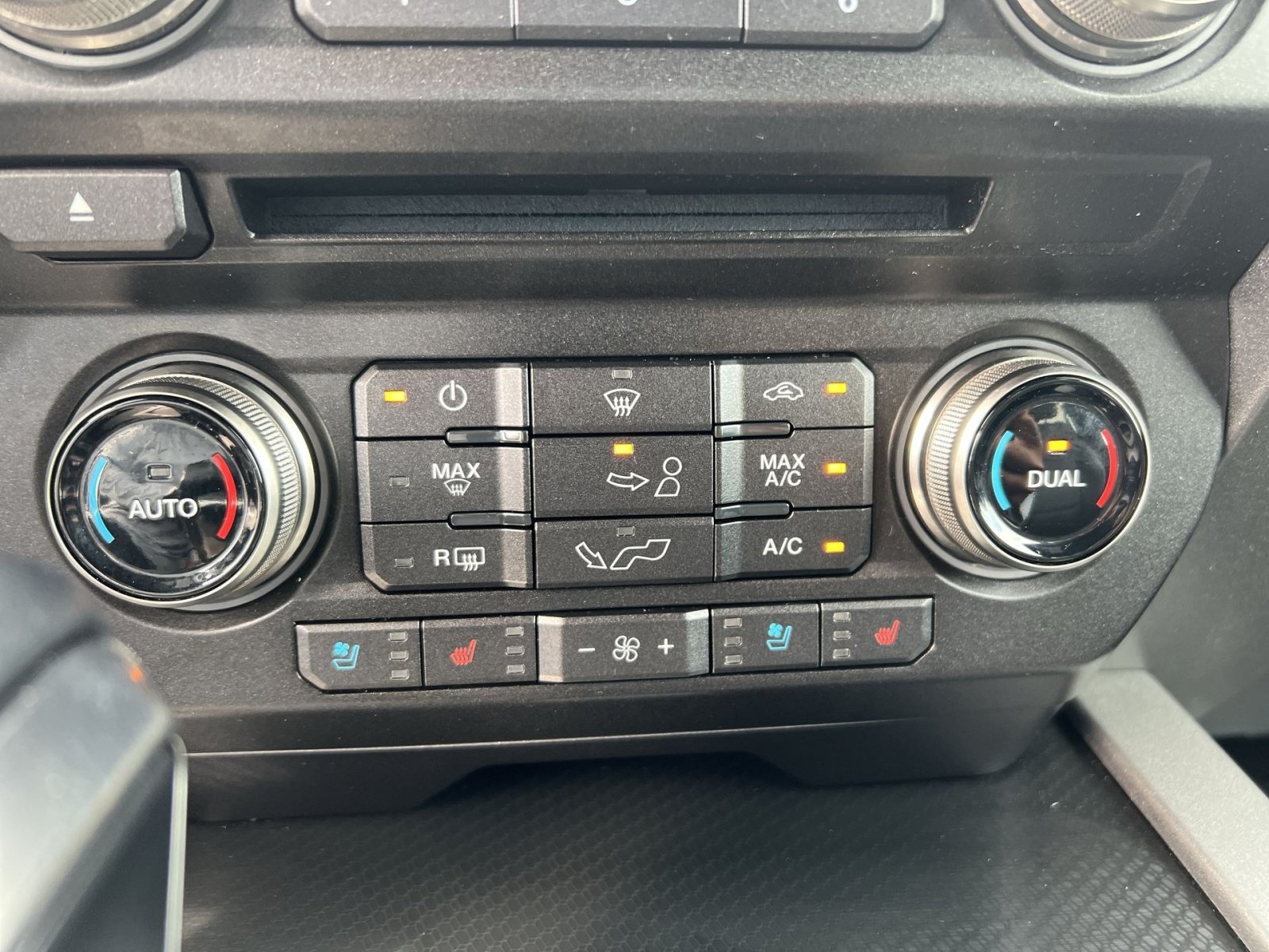 Certified 2018 Ford F150 Raptor w/ Equipment Group 802A Luxury AWD/4WD image 29