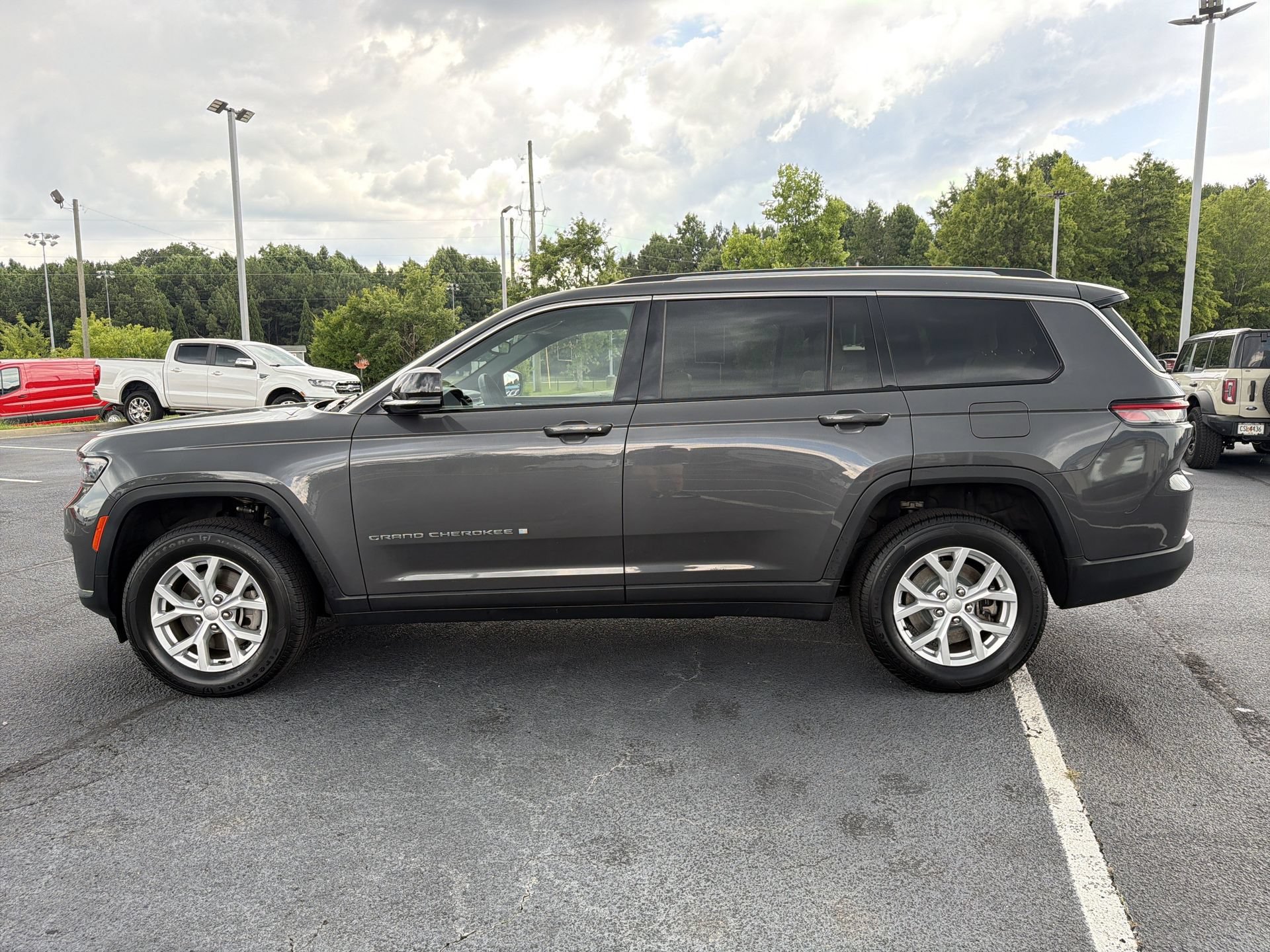 Used 2023 Jeep Grand Cherokee L Limited AWD/4WD image 25