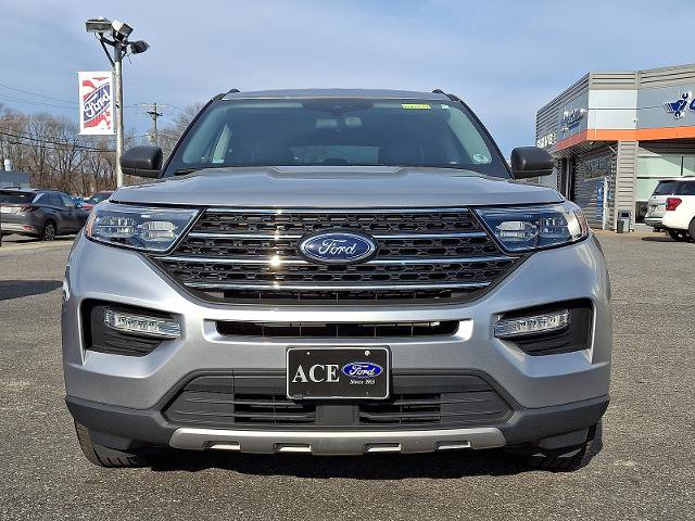 Certified 2023 Ford Explorer XLT w/ Equipment Group 202A AWD/4WD image 2