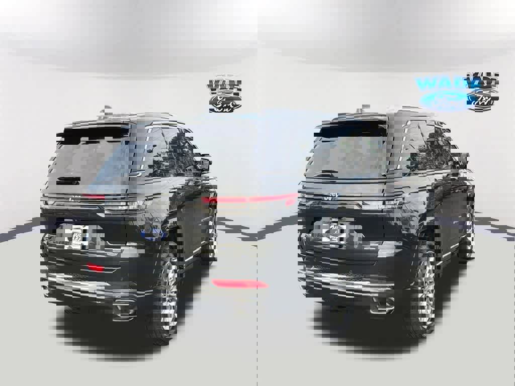 Used 2023 Jeep Grand Cherokee Summit w/ Luxury Tech Group V image 5