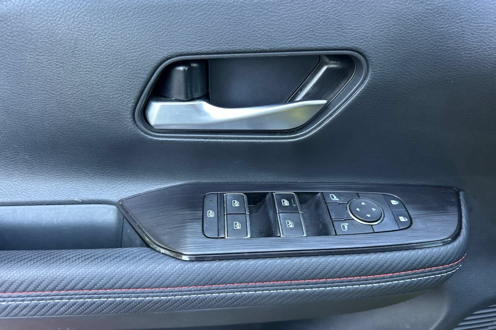 Used 2025 Nissan Kicks SR FWD image 13