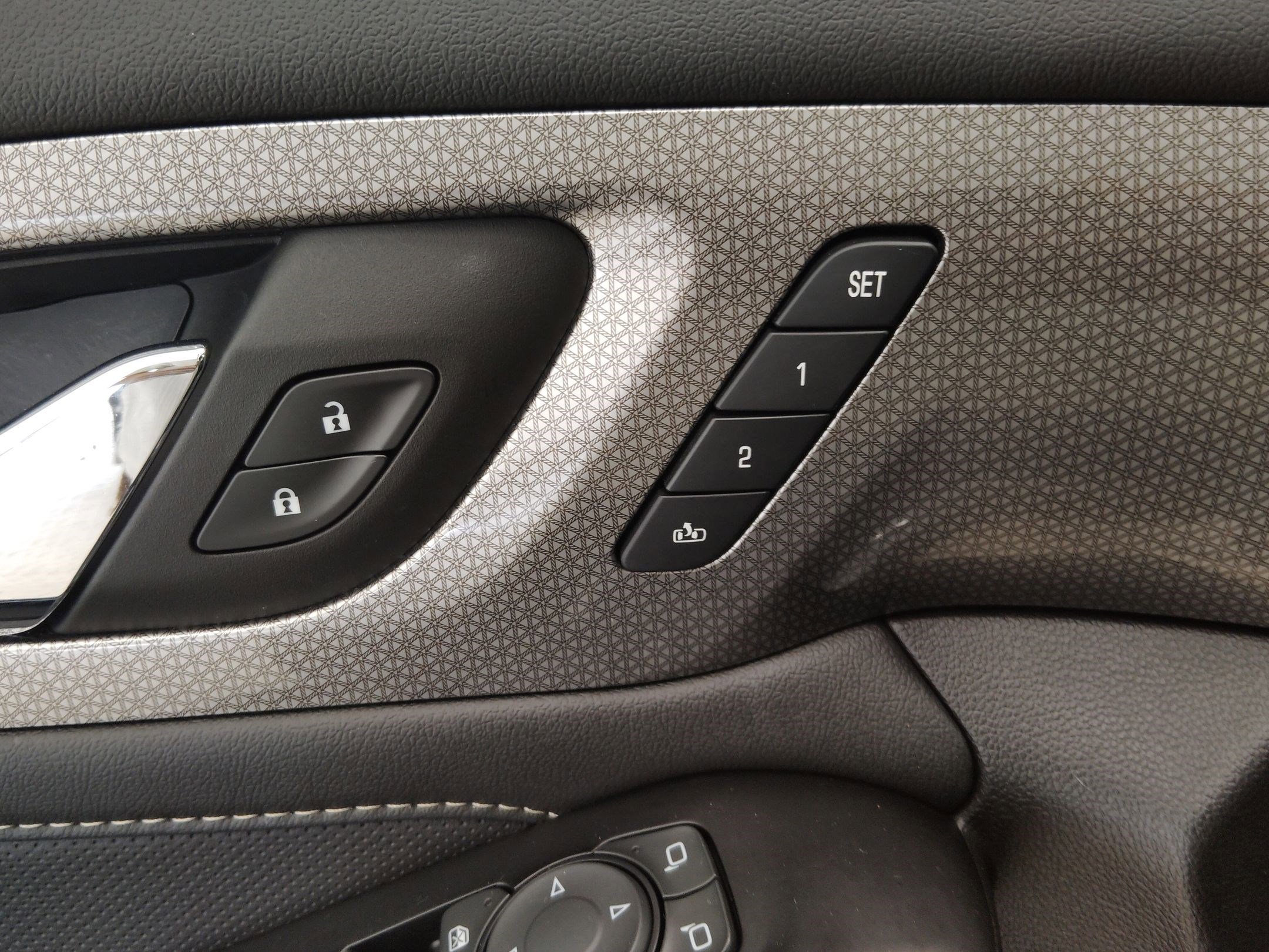 Used 2023 Chevrolet Traverse Premier w/ Redline Edition image 25