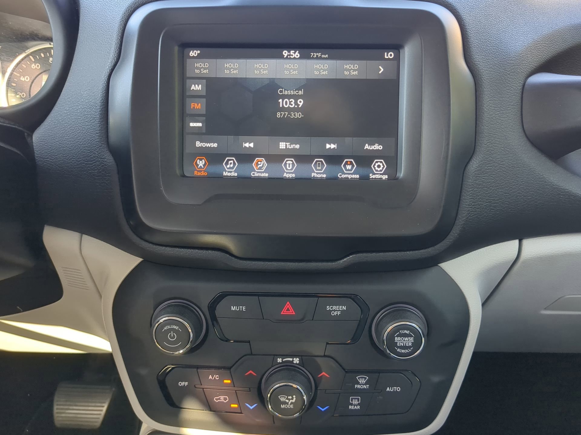 Used 2018 Jeep Renegade Latitude image 49