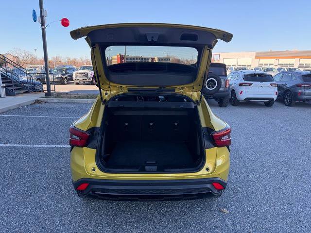 Used 2024 Chevrolet Trax RS w/ Sunroof Package image 9