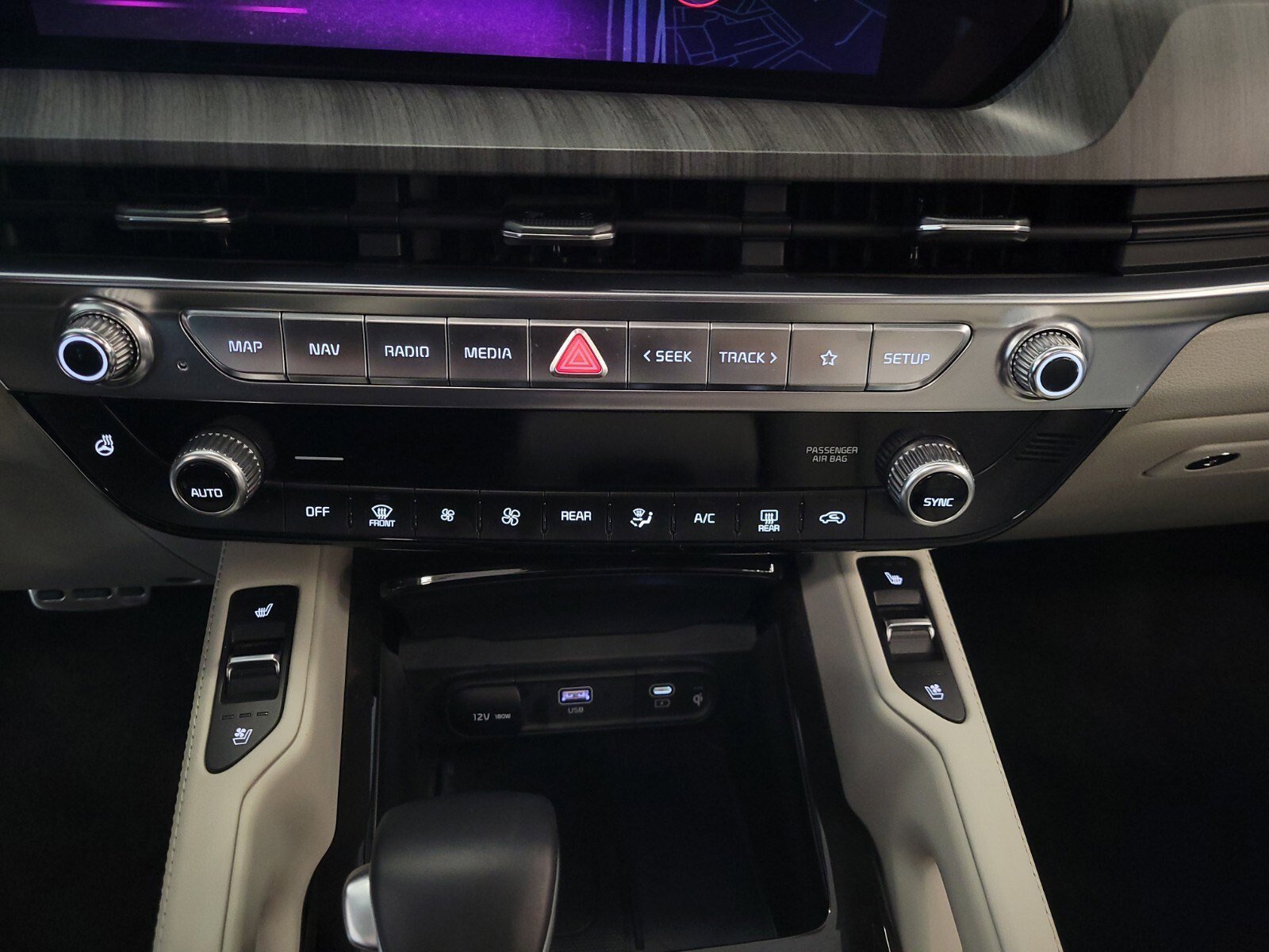 Used 2024 Kia Telluride SX w/ Towing Package image 21