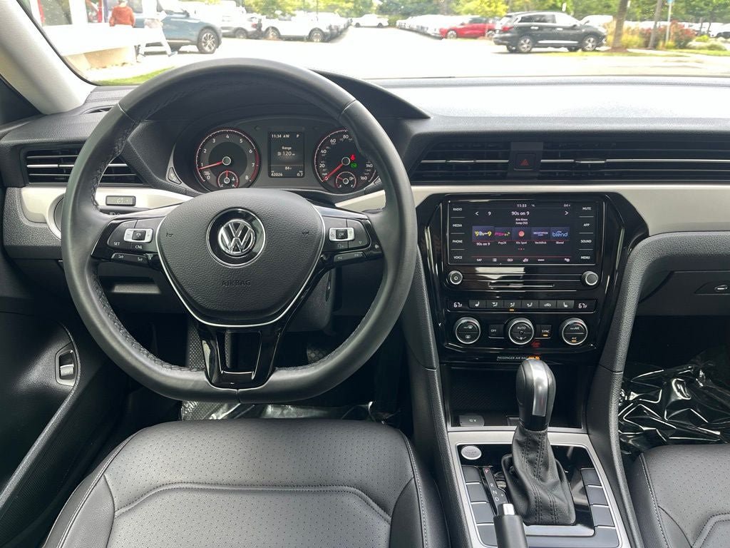 Used 2022 Volkswagen Passat 2.0T SE FWD image 17