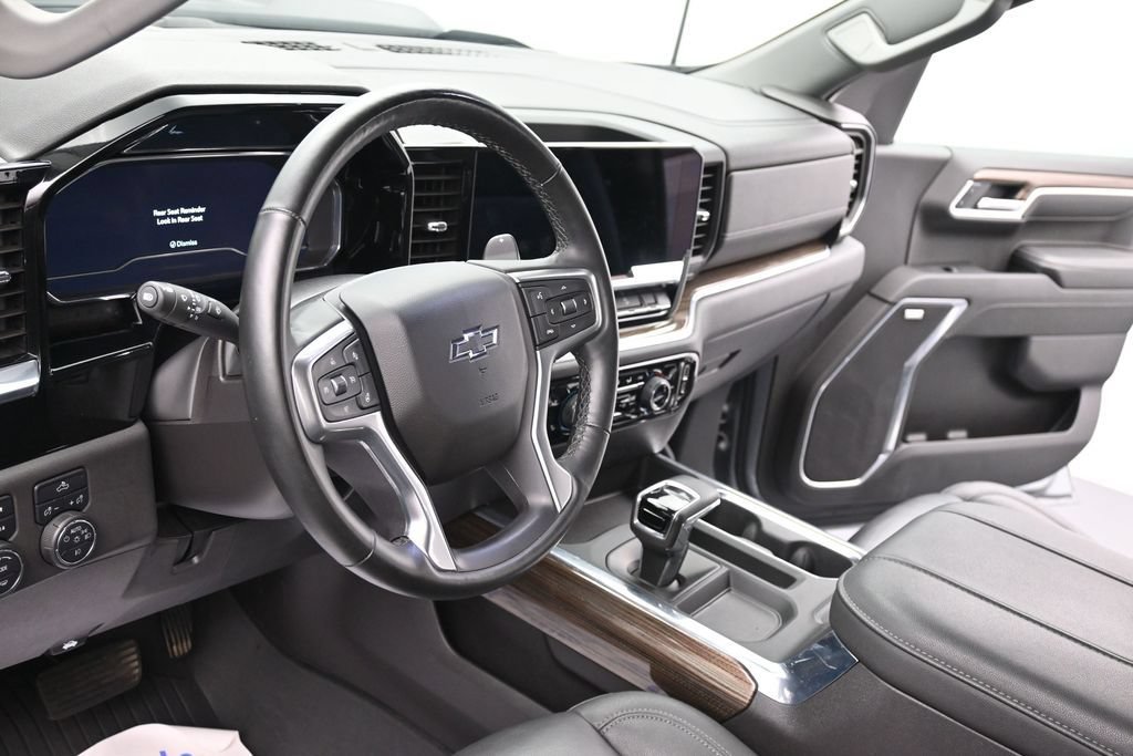 Used 2024 Chevrolet Silverado 1500 LT Trail Boss w/ Convenience Package II AWD/4WD image 18