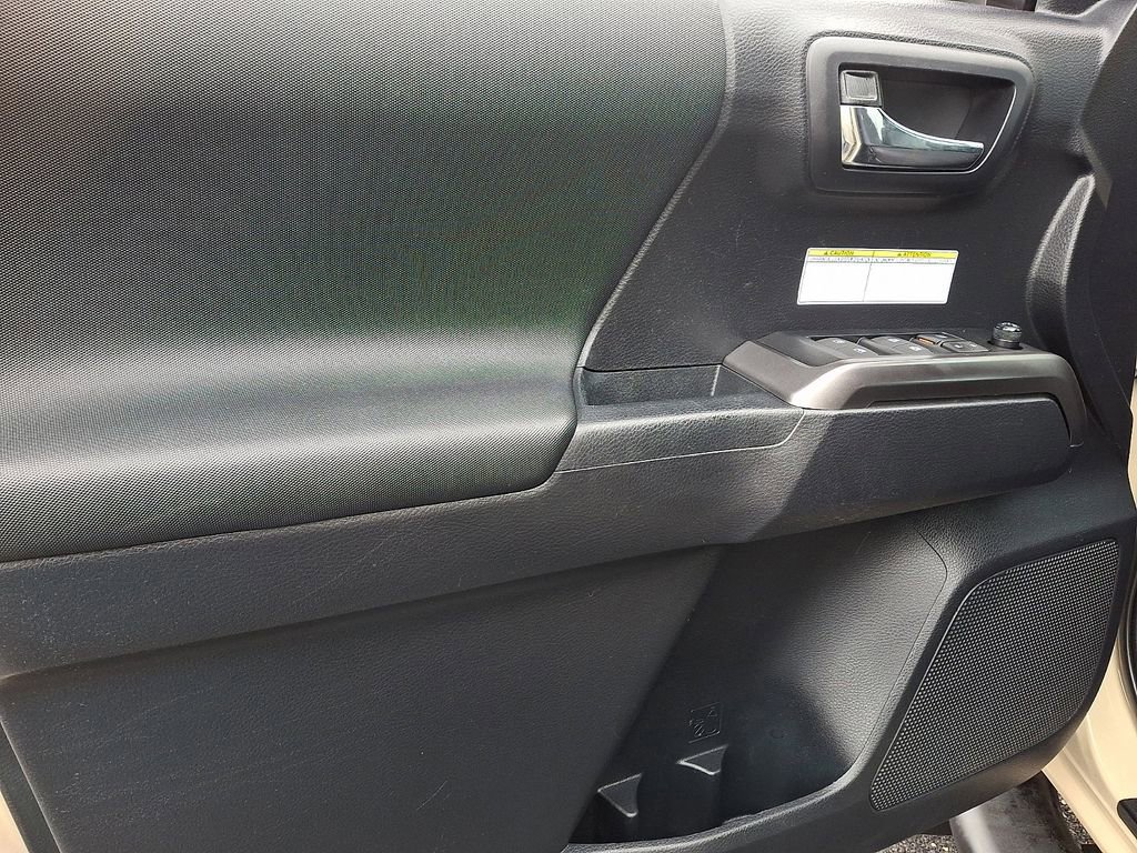 Used 2019 Toyota Tacoma TRD Off-Road image 12