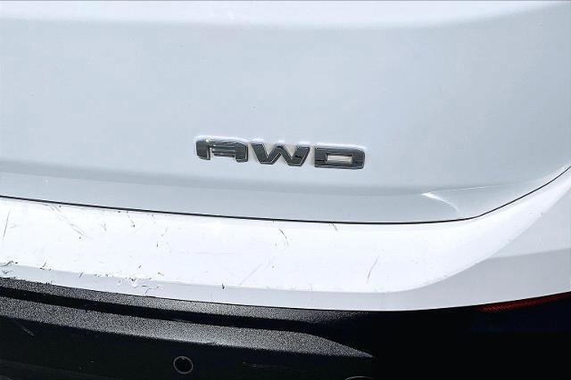 Used 2023 GMC Terrain SLE w/ Driver Convenience Package image 13