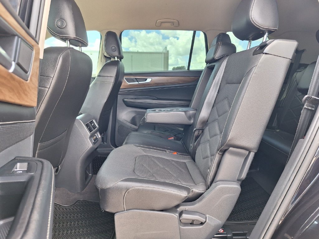 Used 2024 Volkswagen Atlas SE FWD image 10