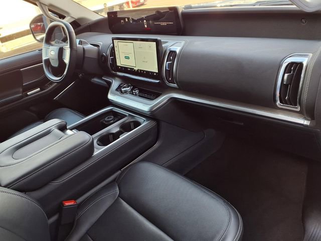 Certified 2025 Ford Expedition Max Platinum image 25