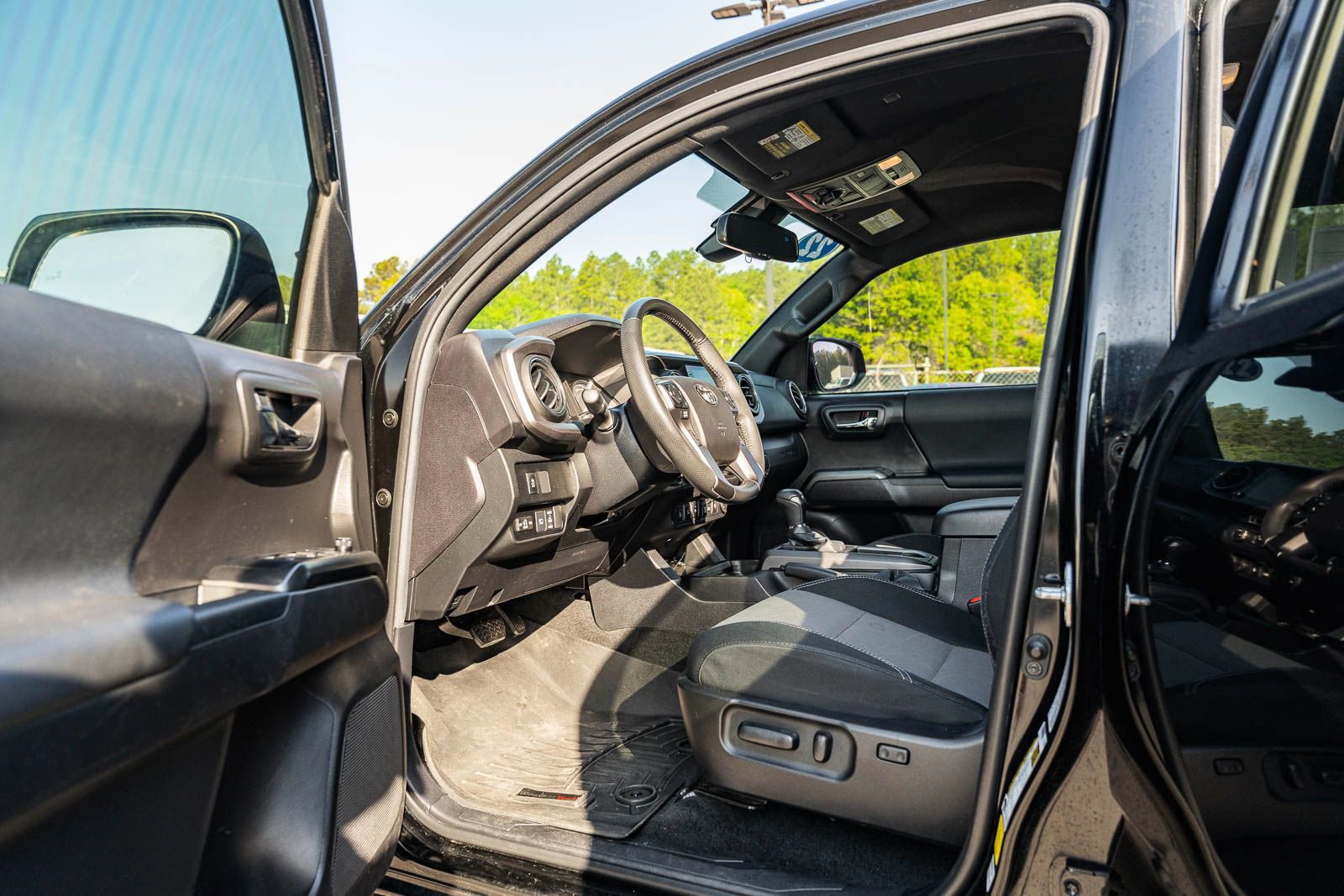 Used 2022 Toyota Tacoma TRD Off-Road w/ Technology Package AWD/4WD image 17