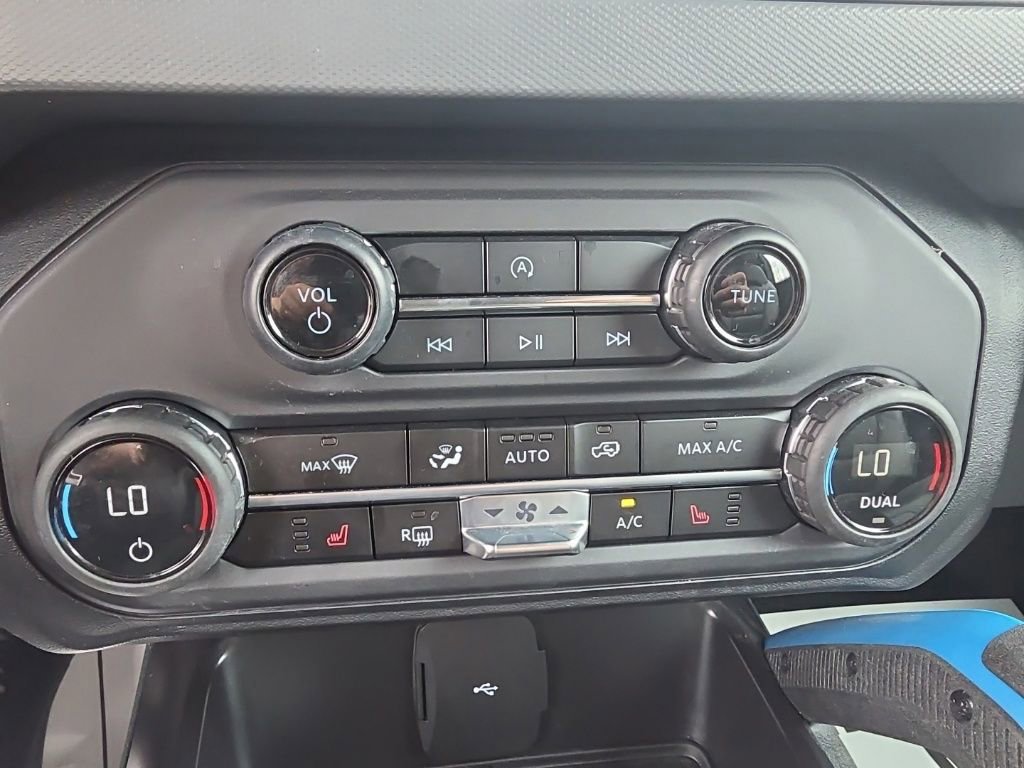 Certified 2024 Ford Bronco Black Diamond image 18