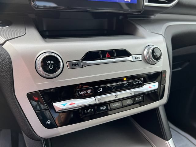 Certified 2022 Ford Explorer XLT w/ Equipment Group 202A AWD/4WD image 20