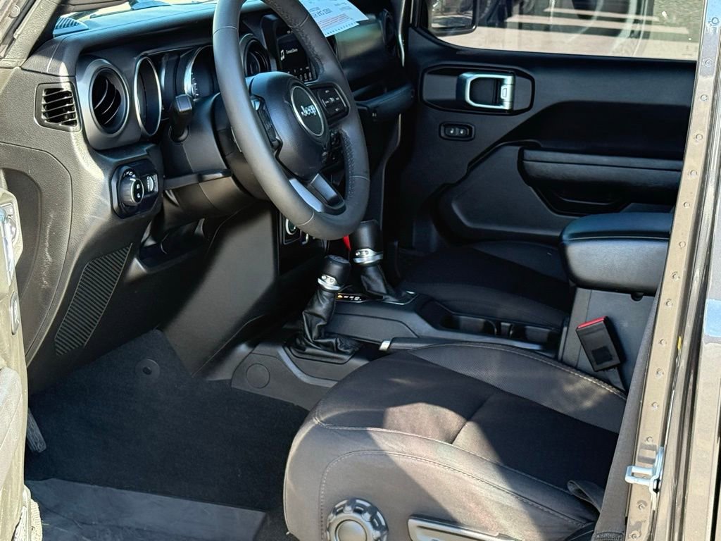 Used 2023 Jeep Gladiator Sport image 7