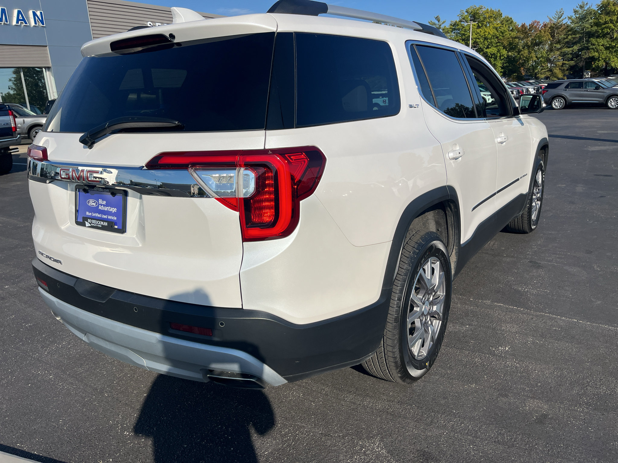 Used 2021 GMC Acadia SLT w/ LPO, Bright Accent Package FWD image 8