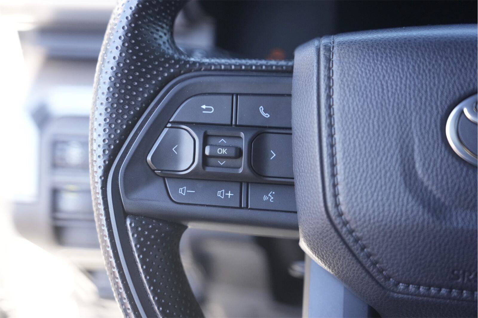 Used 2025 Toyota Tacoma SR5 AWD/4WD image 22