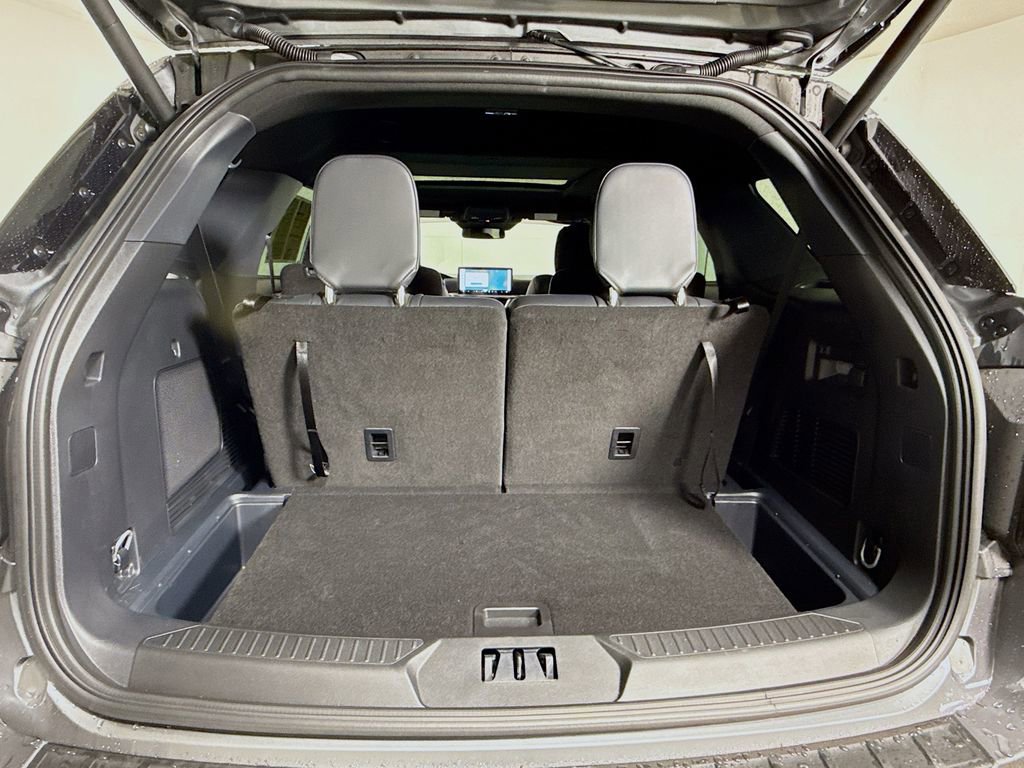 Certified 2025 Ford Explorer ST-Line w/ Premium Package image 28