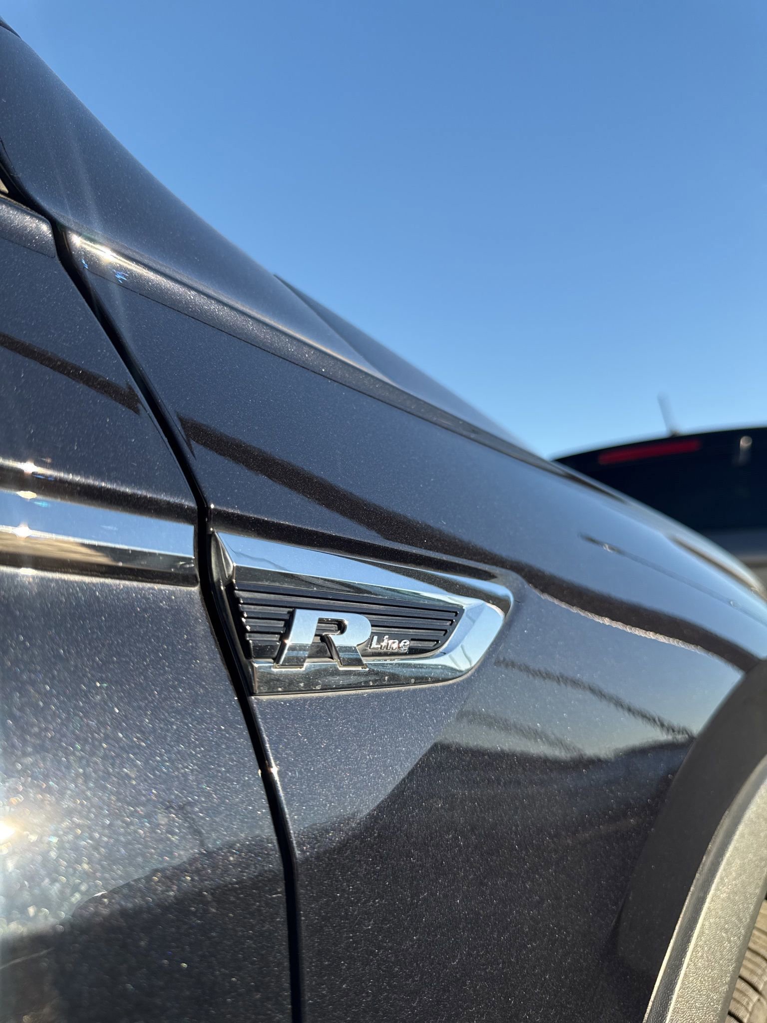 Used 2020 Volkswagen Tiguan SE R-Line image 8