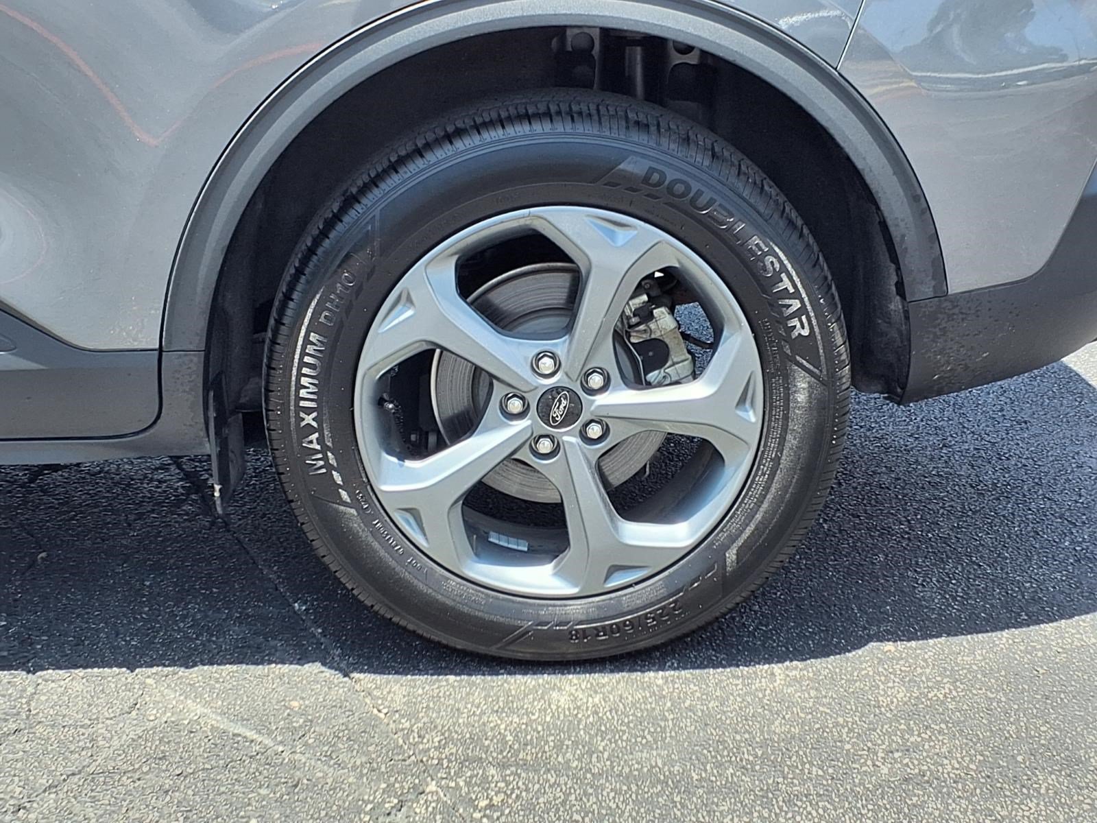 Certified 2025 Ford Escape ST-Line Select AWD/4WD image 10