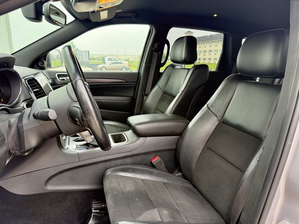 Used 2019 Jeep Grand Cherokee Laredo AWD/4WD image 11