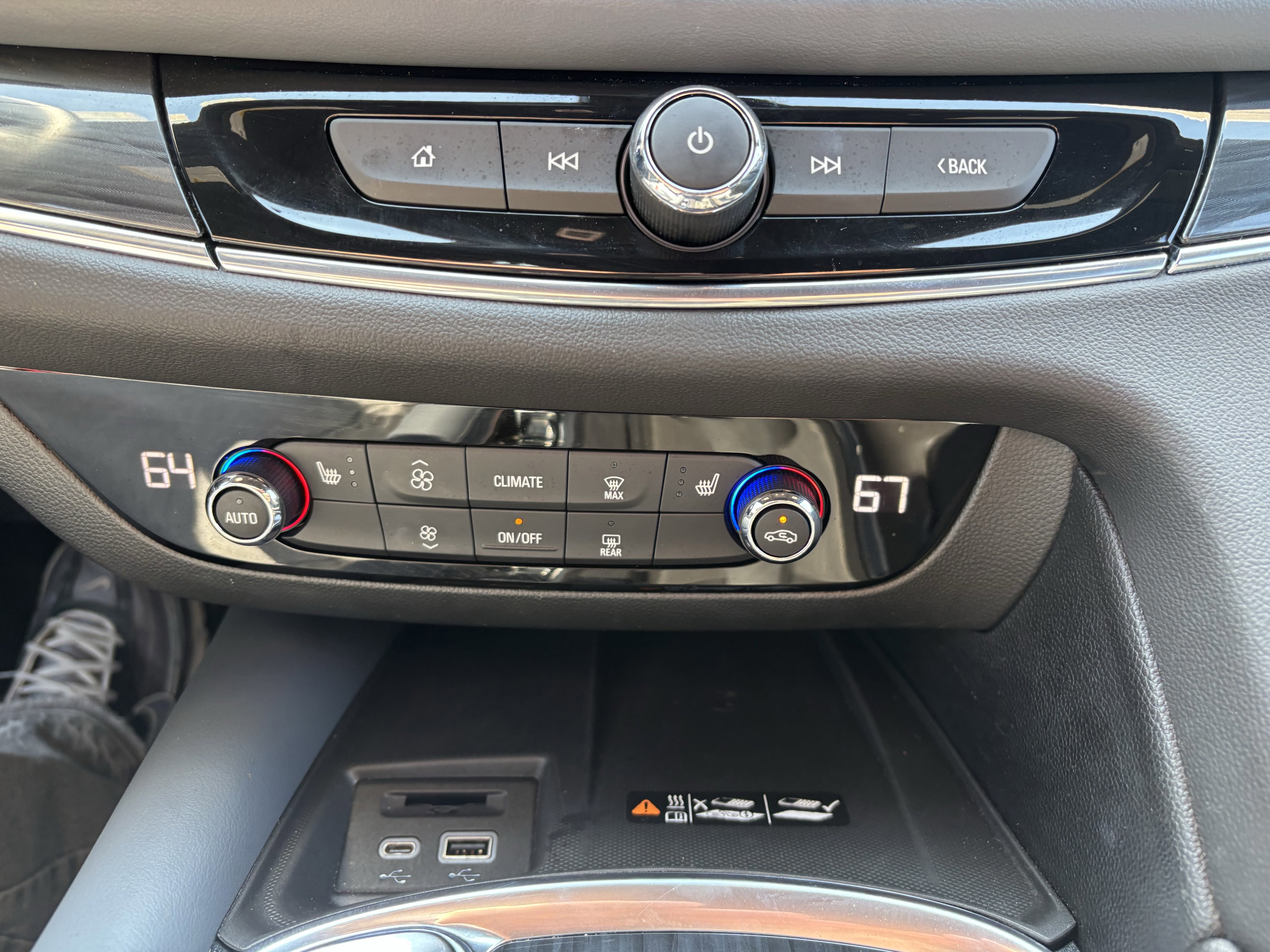 Used 2023 Buick Enclave Essence image 37