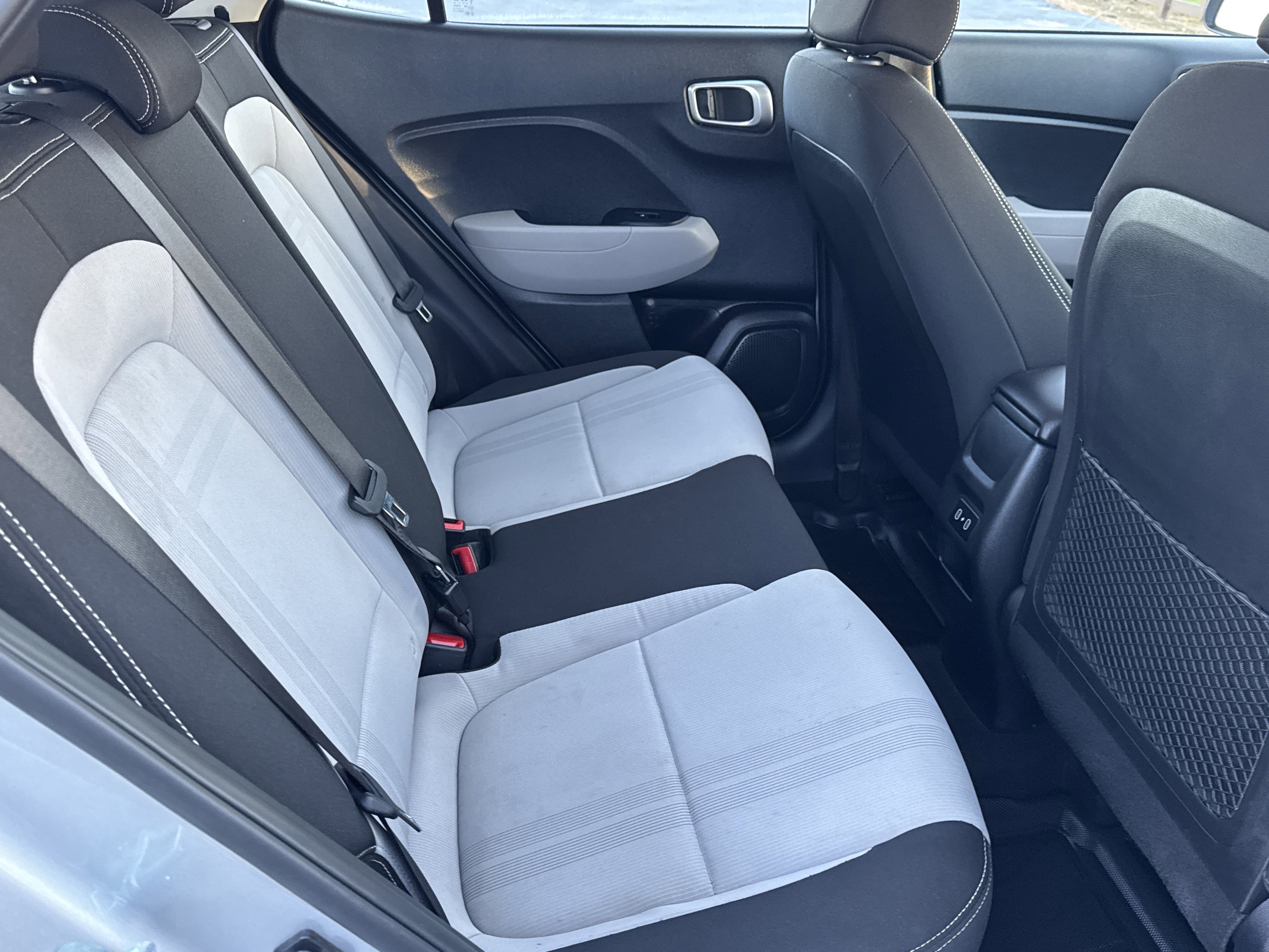 Used 2024 Hyundai Venue SEL image 15