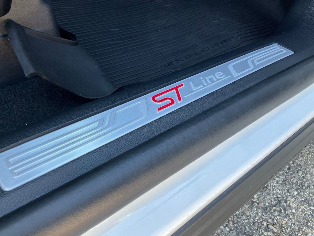 Certified 2025 Ford Explorer ST-Line w/ Premium Package image 40