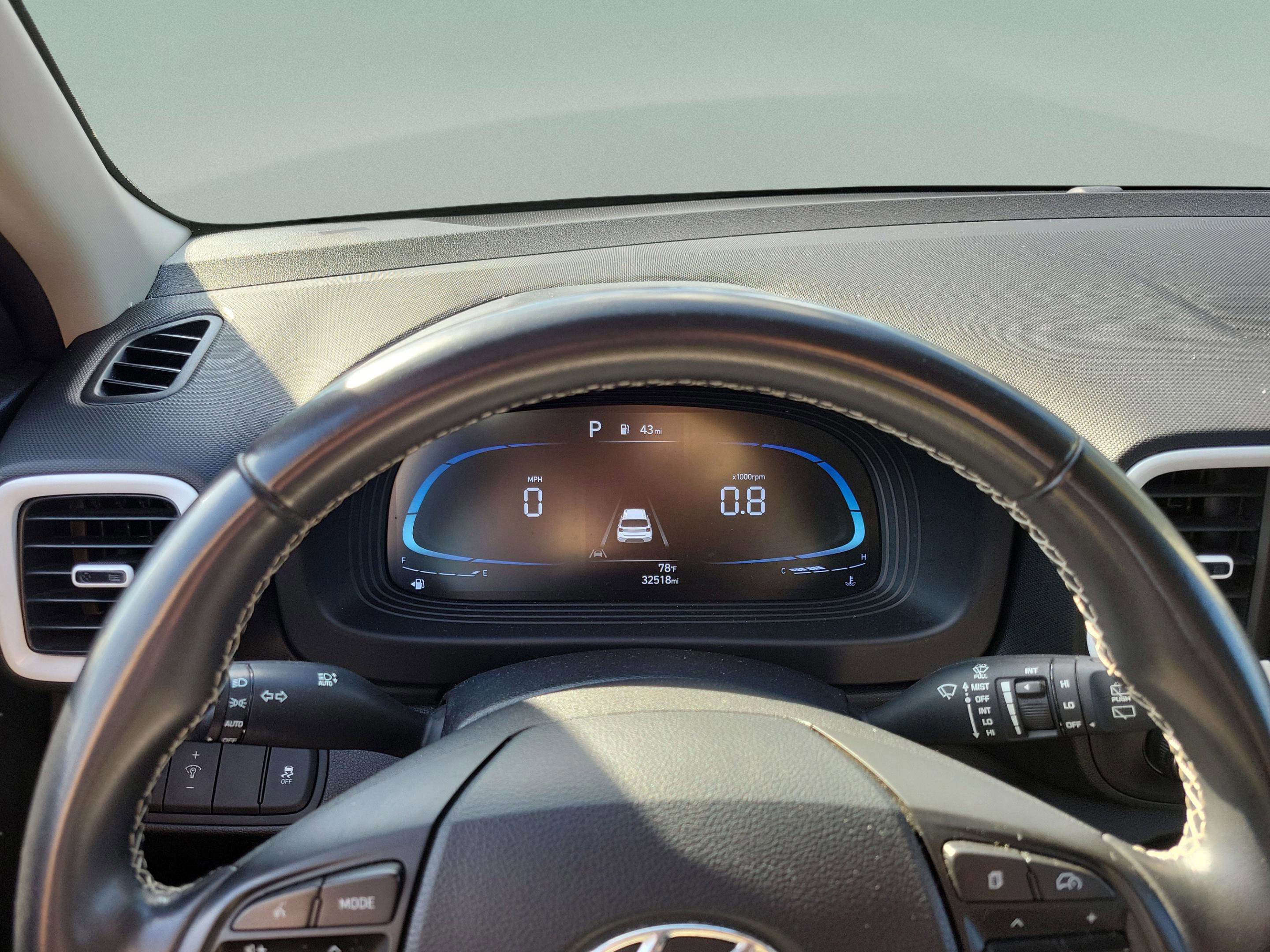 Used 2023 Hyundai Venue Limited image 20