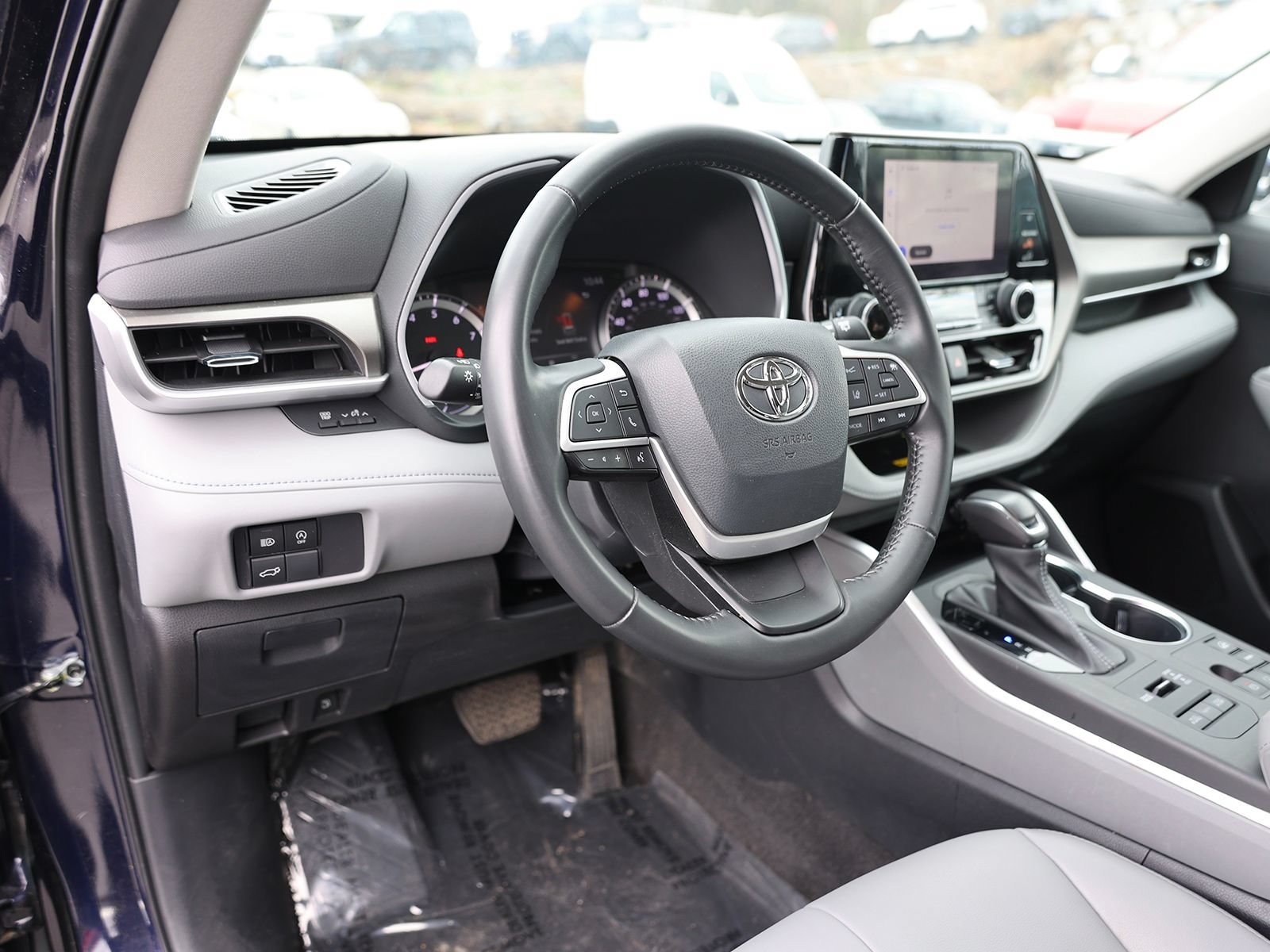 Used 2023 Toyota Highlander XLE AWD/4WD image 16