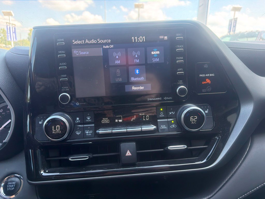 Used 2022 Toyota Highlander XLE FWD image 13