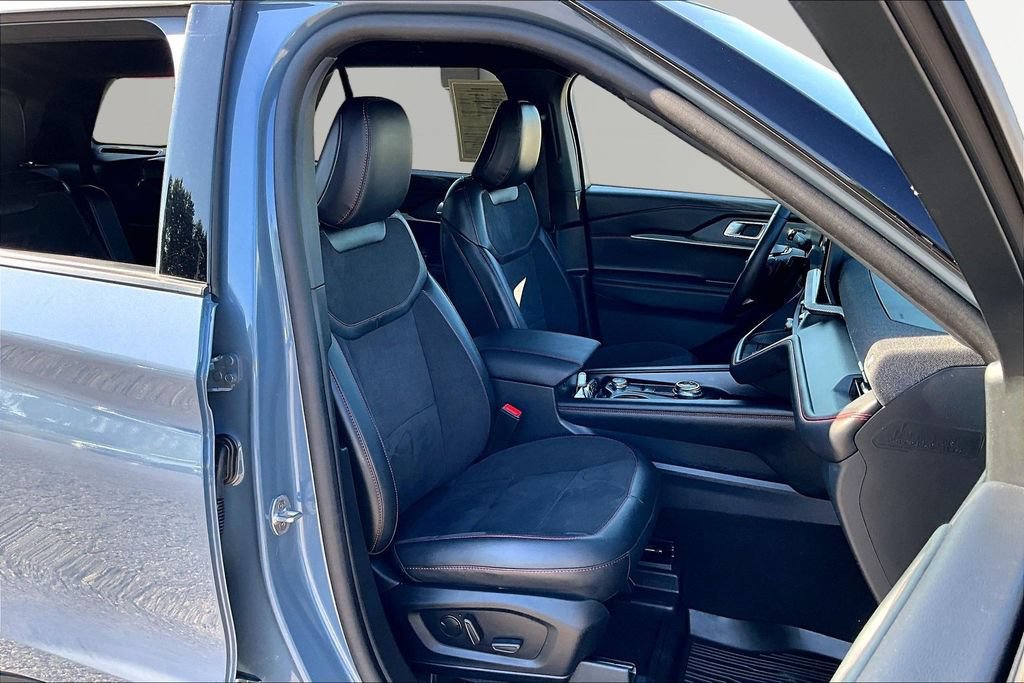 Certified 2025 Ford Explorer ST AWD/4WD image 7